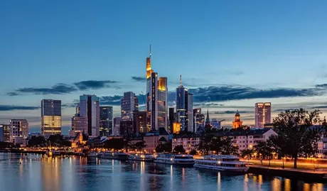 Skyline von Frankfurt am Abend
