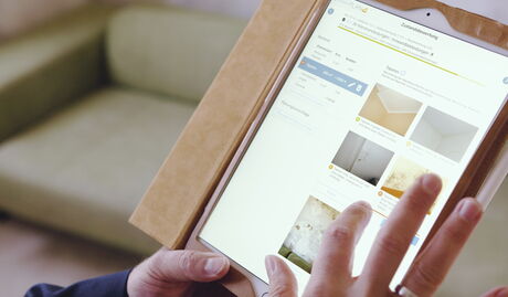 Tablet mit Gebäudecheck